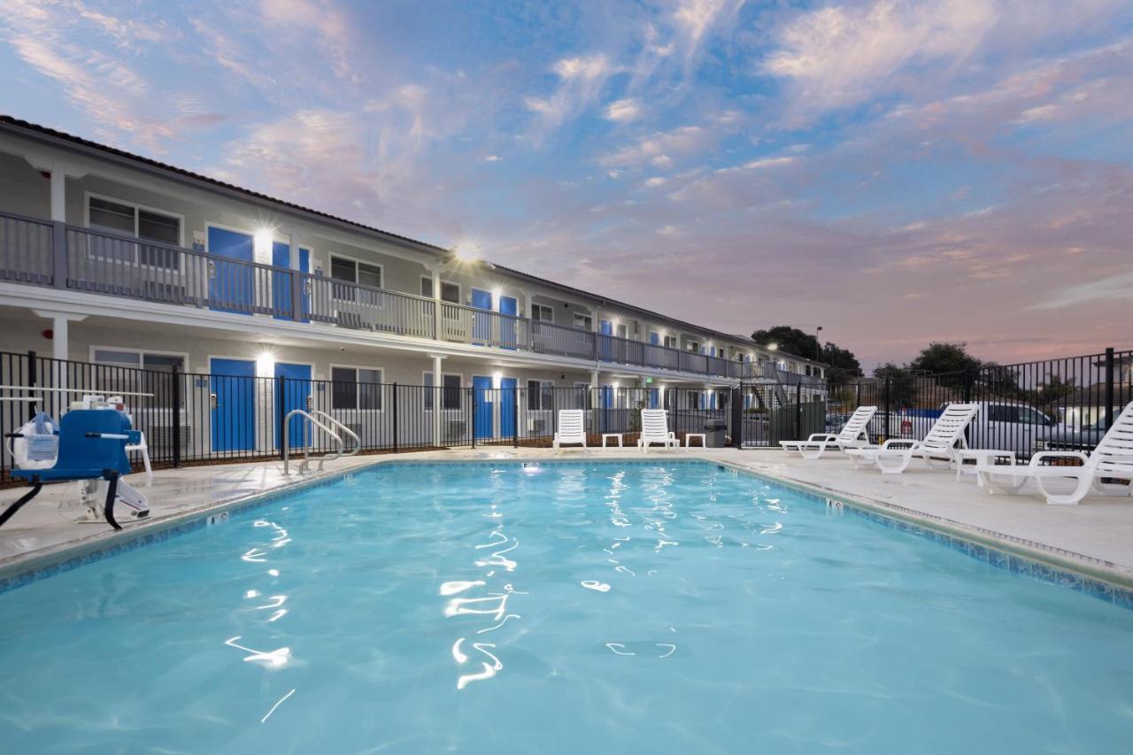 Days Inn By Wyndham Arroyo Grande Pismo Beach Bagian luar foto