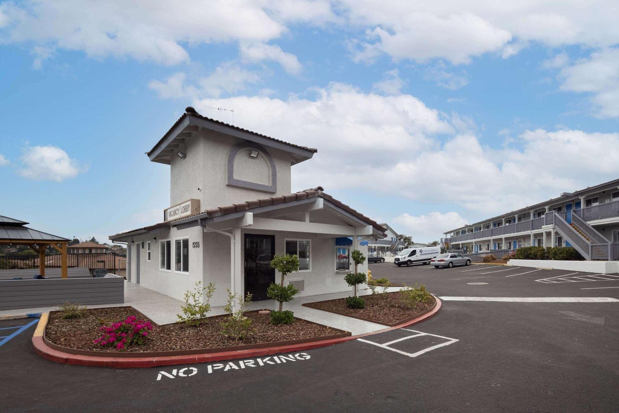 Days Inn By Wyndham Arroyo Grande Pismo Beach Bagian luar foto