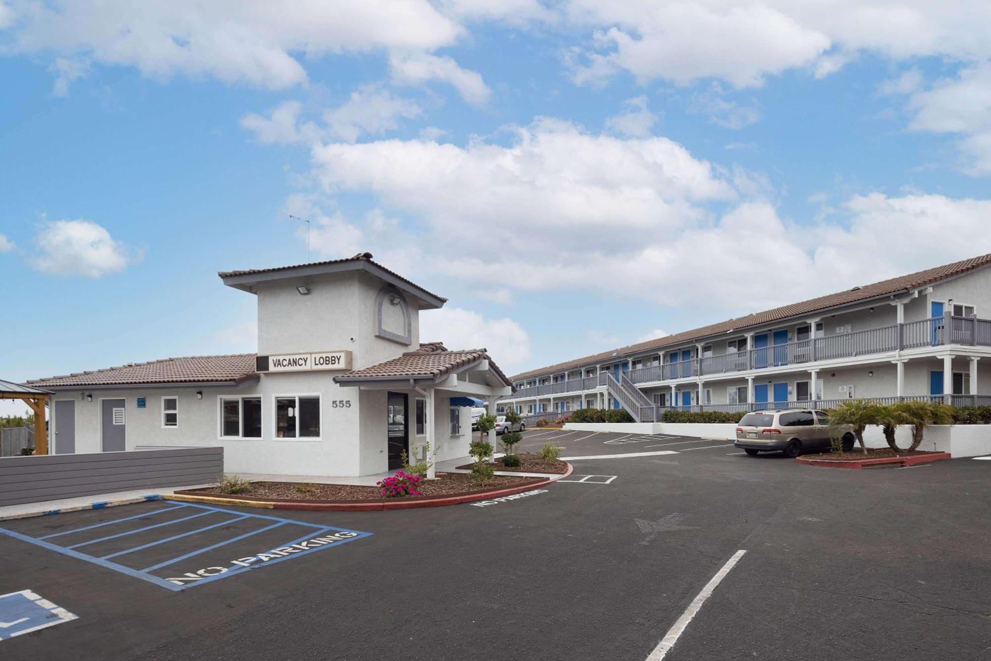 Days Inn By Wyndham Arroyo Grande Pismo Beach Bagian luar foto
