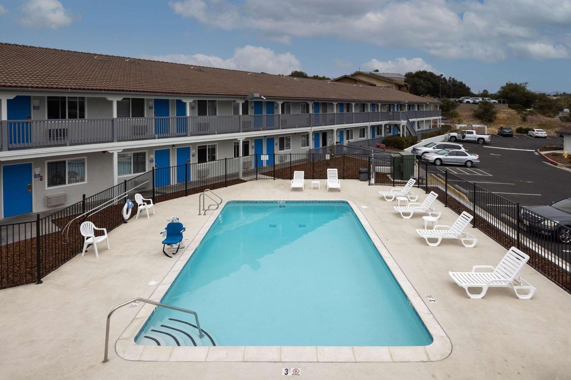 Days Inn By Wyndham Arroyo Grande Pismo Beach Bagian luar foto