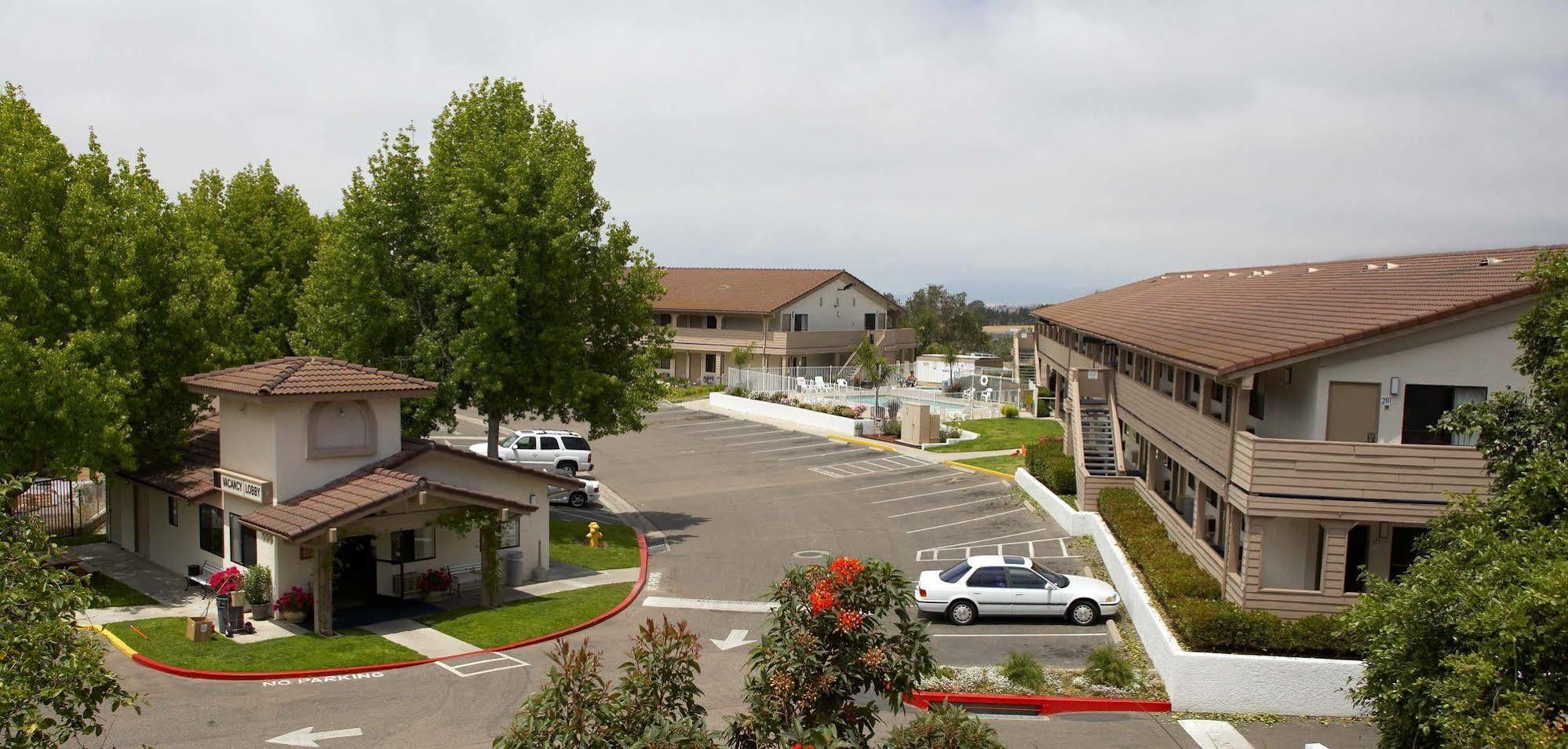 Days Inn By Wyndham Arroyo Grande Pismo Beach Bagian luar foto